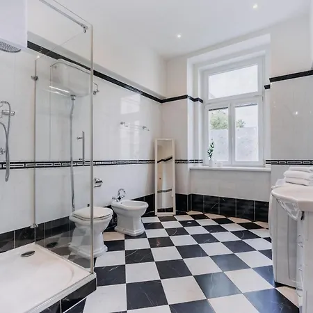 Designed 2bd- 65 M2 Next To Main Station Apartment