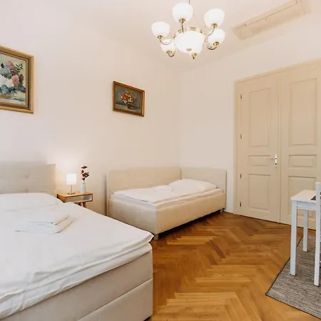 Designed 2bd- 65 M2 Next To Main Station * Prague