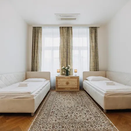 Designed 2bd- 65 M2 Next To Main Station * Prague