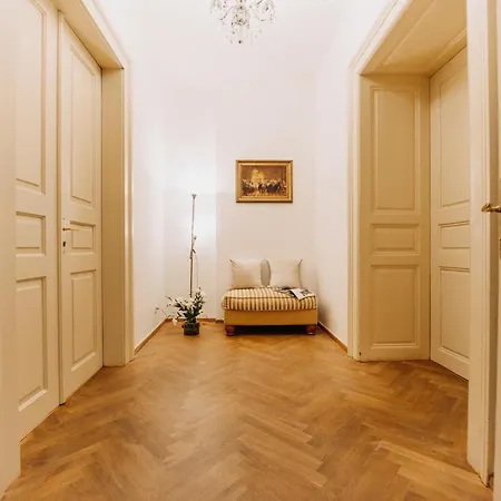 Designed 2bd- 65 M2 Next To Main Station
