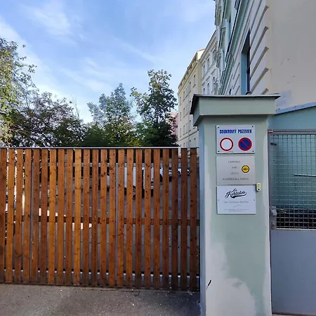 Designed 2bd- 65 M2 Next To Main Station Apartment